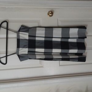 DKNY size 4 black and cream dress